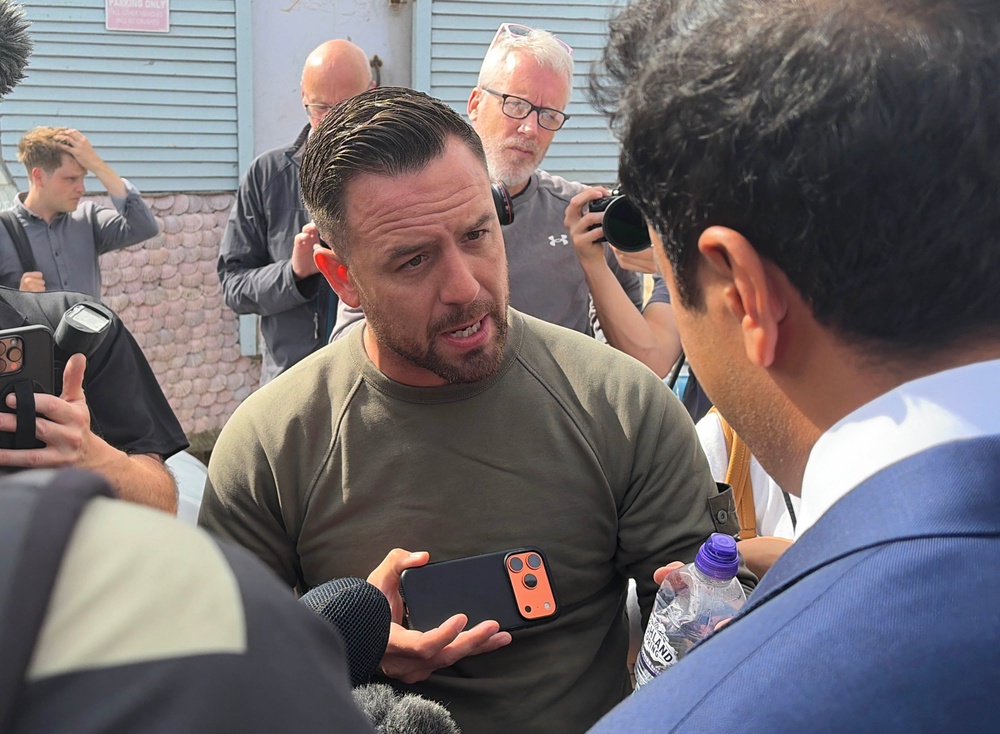 Mr Thomas speaks to Reform’s Zia Yusuf in Portsmouth (PA)