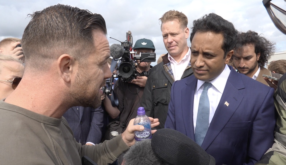 Patriot Platform founder Daniel Thomas, known as Danny Tommo, speaking to Reform UK home affairs spokesman Zia Yusuf in Portsmouth (Theo Shaw/PA) (PA Wire)