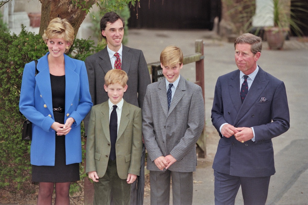 Diana, Princess of Wales, with Eton housemaster Dr Andrew Gailey, Prince Harry, Prince William, and Prince Charles outside Manor House on Prince William's first day at Eton College (Getty)