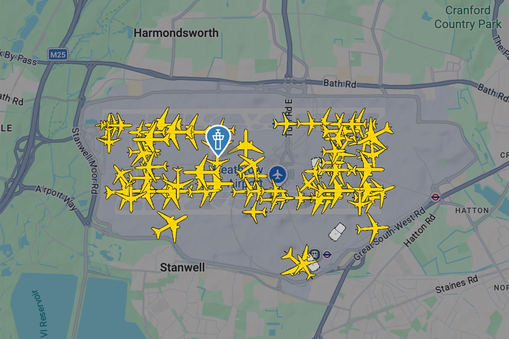 Image from: Heathrow and Gatwick delays live: Hundreds of flights grounded at UK airports due to air traffic control glitch