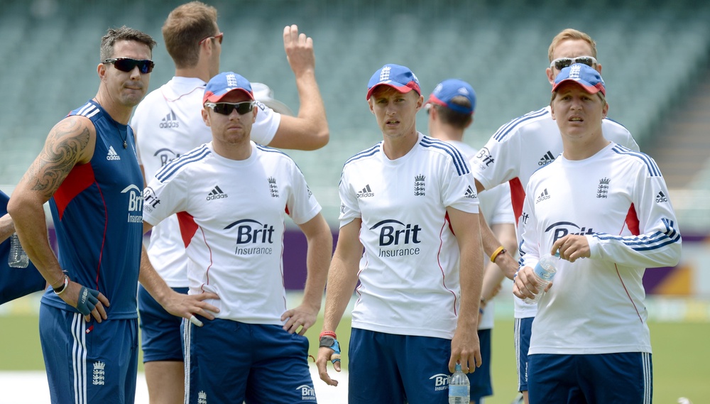 Pietersen (left) and Root (centre) during a practice session in Adelaide in December 2013 (Anthony Devlin/PA) (PA Archive)