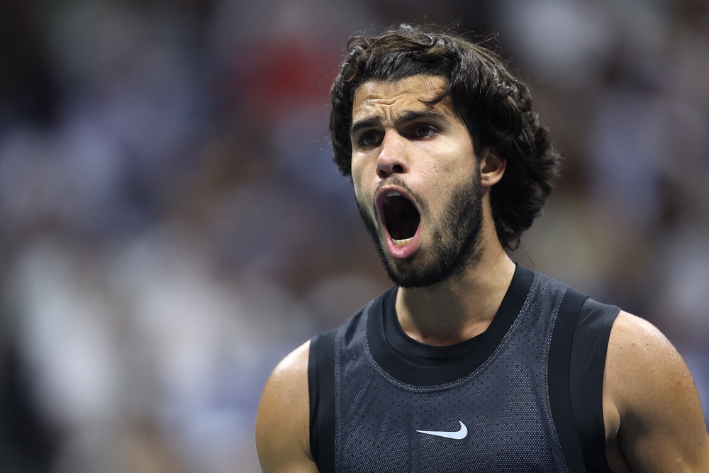 Carlos Alcaraz of Spain reacts against Ben Shelton of the United States (Getty)