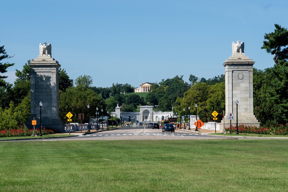 The site of the arch at Memorial Circle, a traffic roundabout between the Lincoln Memorial and Arlington Cemetery (Reuters)
