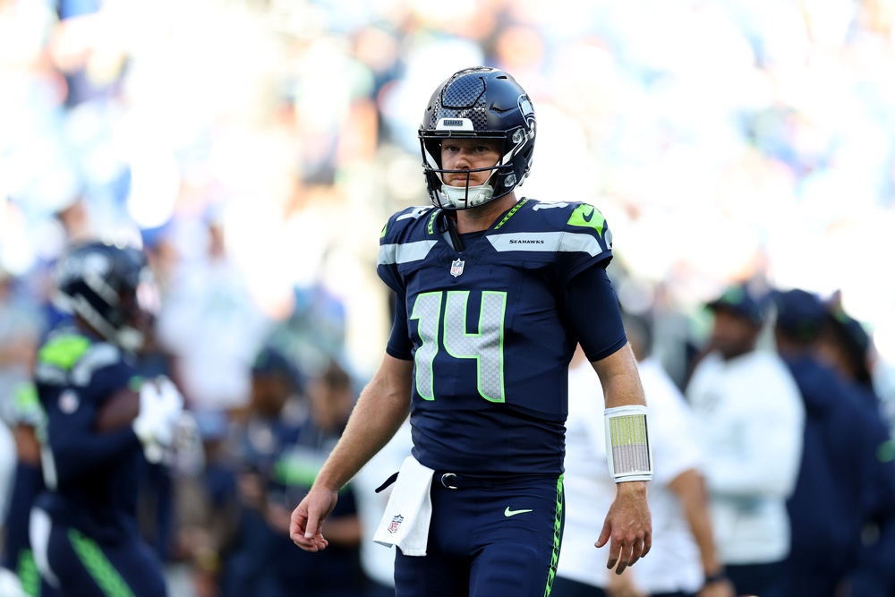 Sam Darnold was forced to leave the game early with a hip issue (Getty)
