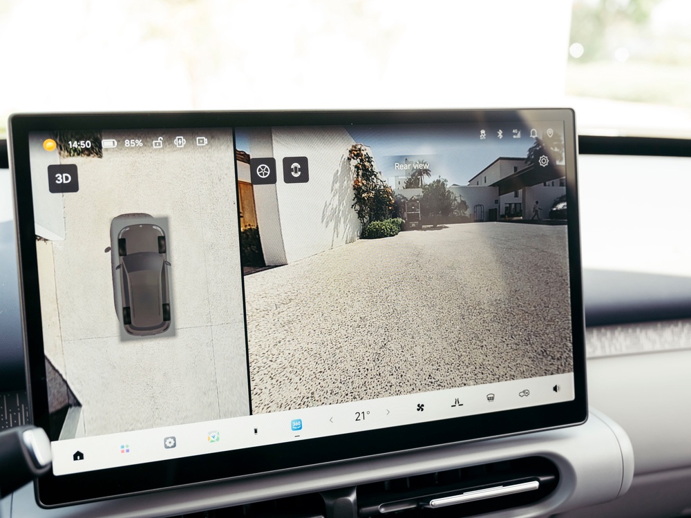 The B03X gets the usual Chinese car combination of a 14.6-inch touchscreen and eight-inch driver display. Cameras make parking easy (Leapmotor)