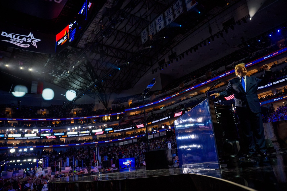 Despite assertions that the venue was completely full, journalists inside the American Airlines Center documented widespread vacancies across the upper decks and side sections (Getty)