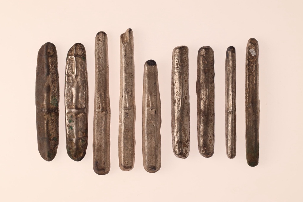 Silver fragments clustered by weight (Museum of Northern Jutland)