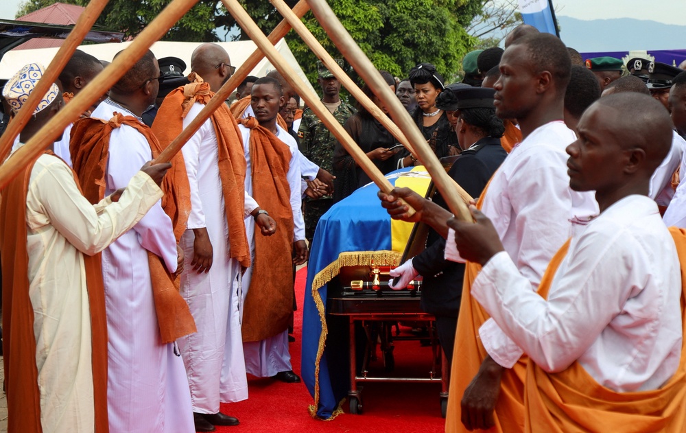 King Oyo, once world's youngest monarch, funeral in western Uganda (Reuters)