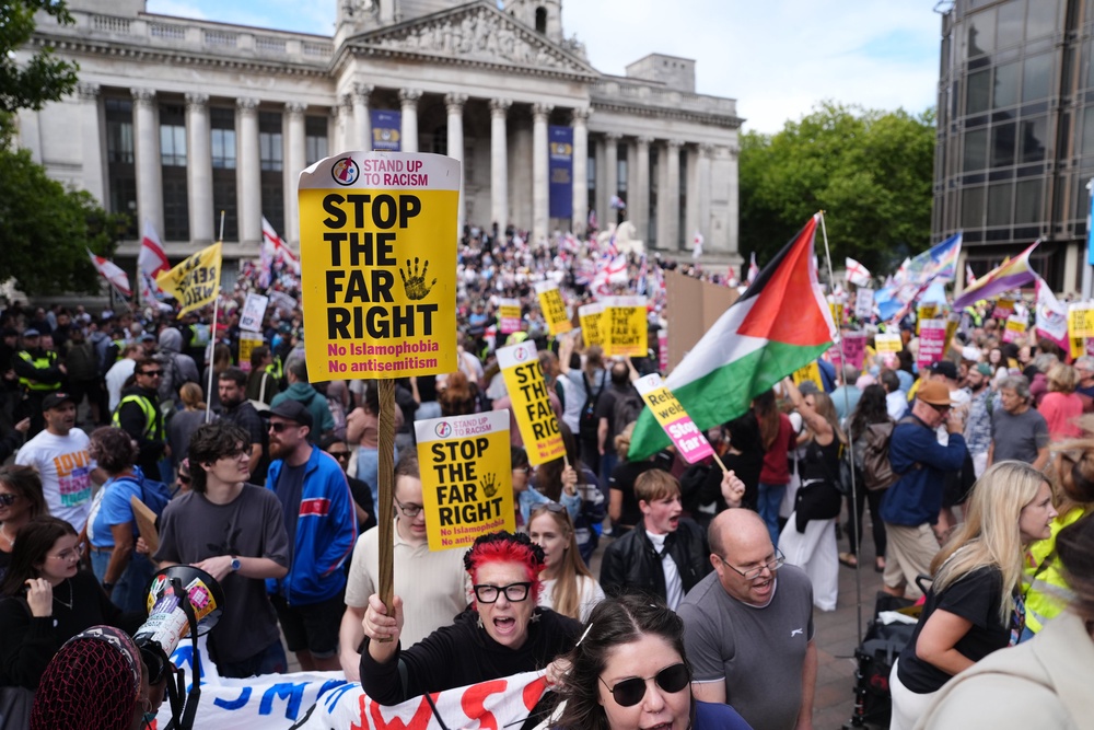 Counter protesters held signs in support of the RNLI (Jonathan Brady/PA) (PA Wire)