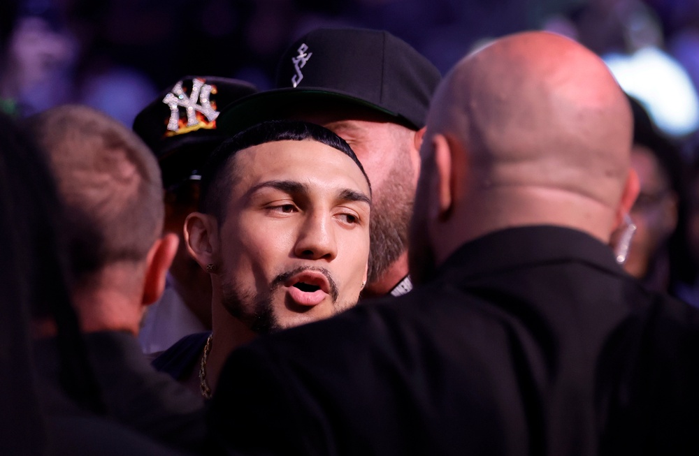 Teofimo Lopez trying to enter the ring (Getty)