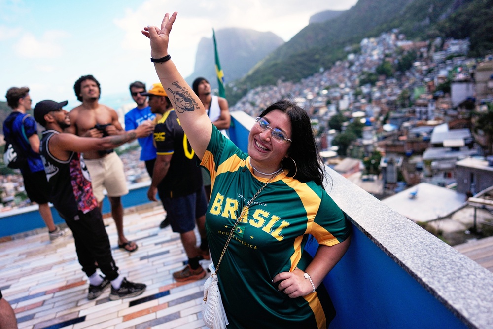 Italian tourist Edda Di Dato, wearing a Brazil's jersey, strikes a pose at a terrace in the Rocinha favela in Rio de Janeiro, on Sept. 2, 2026. (AP Photo/Silvia Izquierdo) (Copyright 2026 The Associated Press. All rights reserved)