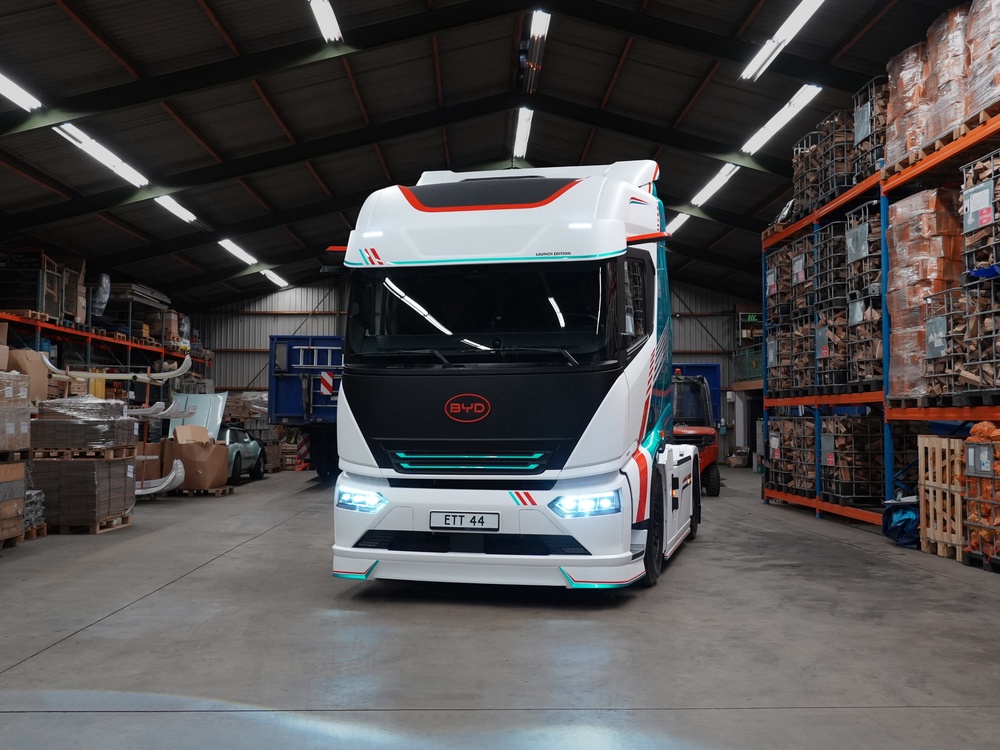 The BYD ETT 44 makes use of BYD's ultra-rapid Flash Charging to add 248 miles in just 20 minutes (BYD)