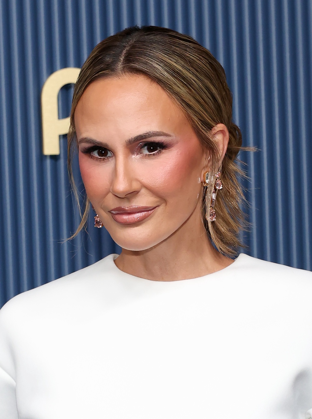 Knight's glam was glowy and gorgeous, but the plain white crop top was far too simple and understated for television's biggest night — especially as someone who often hosts the  'E! News' red carpet (Getty)