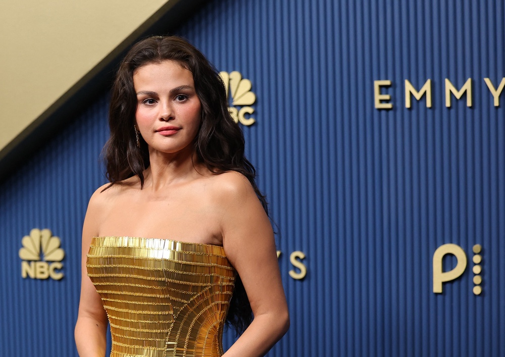 The pattern of Gomez's gown was similar to that of a disco ball in the best way (Reuters)