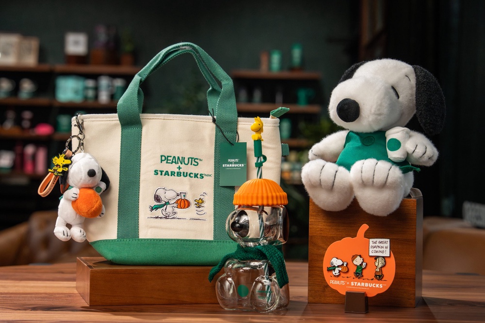 Starbucks launched a limited edition collaboration with the Peanuts (Starbucks)