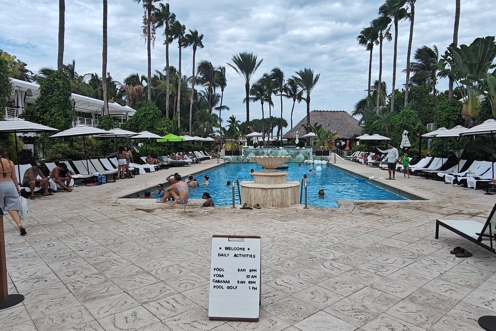 Relax at the Kimpton Surfcomber pool (Marc Shoffman)