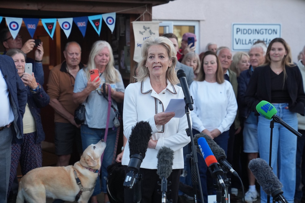 Susannah Parden announces the result of a symbolic 'referendum' in the village of Piddington (PA)