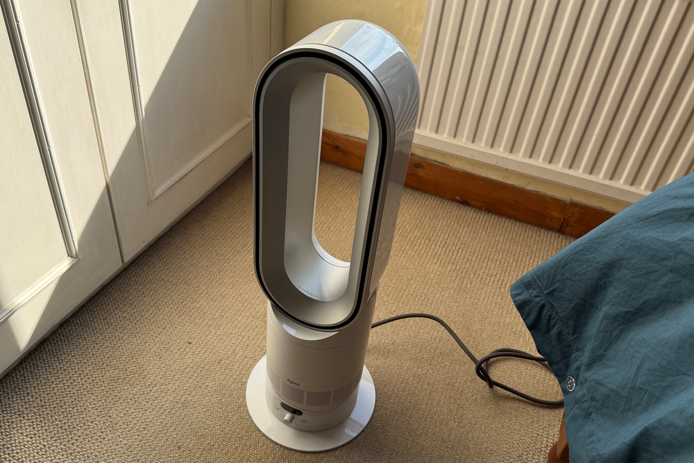 The built-in thermostat keeps the temperature at where you set it (Jo Plumridge/The Independent)