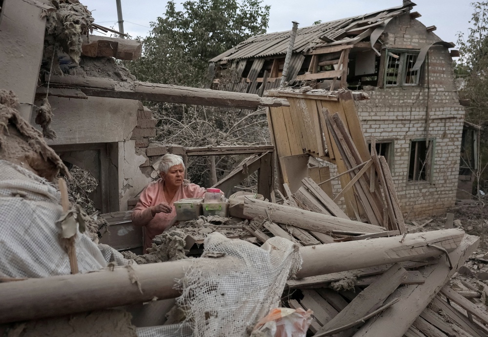 A resident Yana collects the remaining food items from her private house destroyed during a Russian air strike while she was at a street market, amid Russia's attack on Ukraine, in the frontline city of Kramatorsk , Ukraine September 16, 2026. (Reuters)