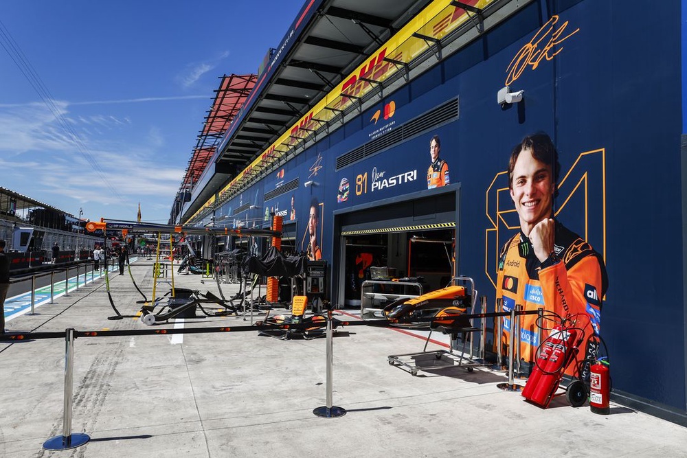 The Madring pit-lane, at 550 metres, is the longest on the F1 calendar (Hoch Zwei Photography / Allwyn)