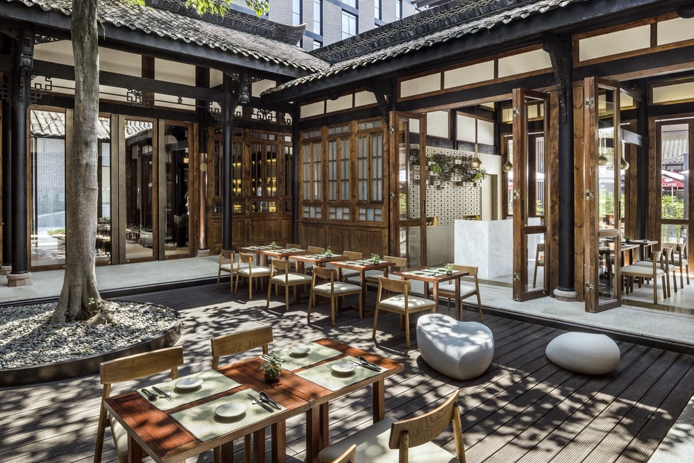 The courtyard at Mi Xun Teahouse (Upper House)