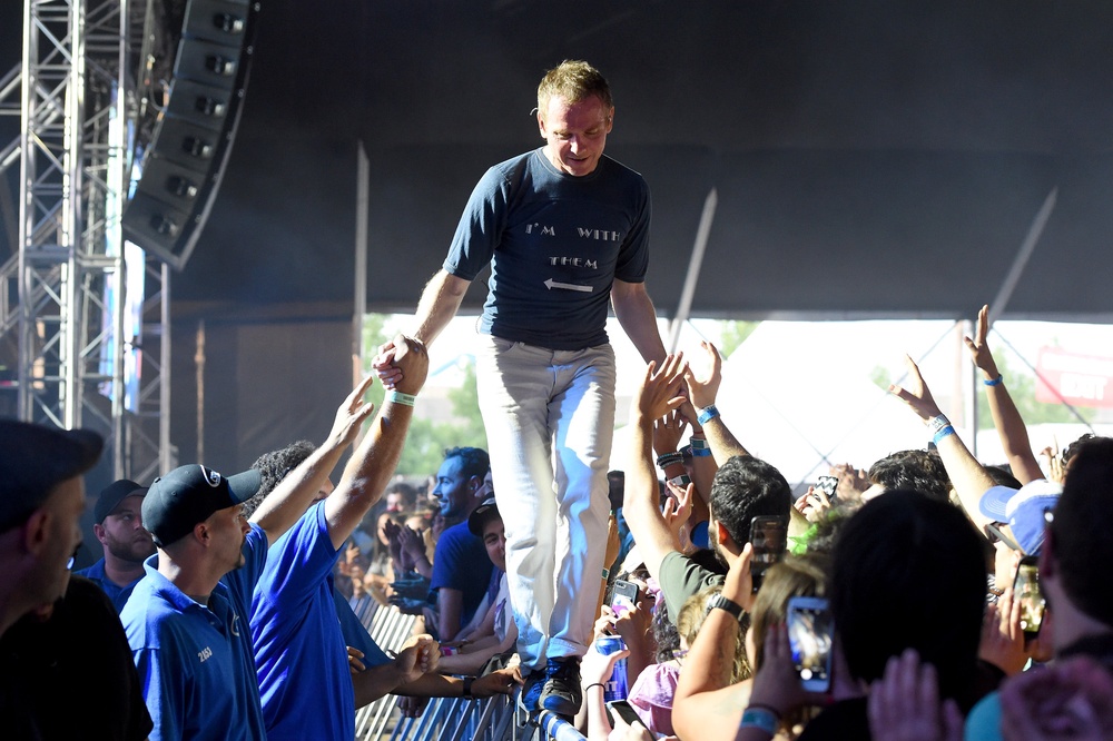 Murdoch on stage with the band in 2017 (Getty)
