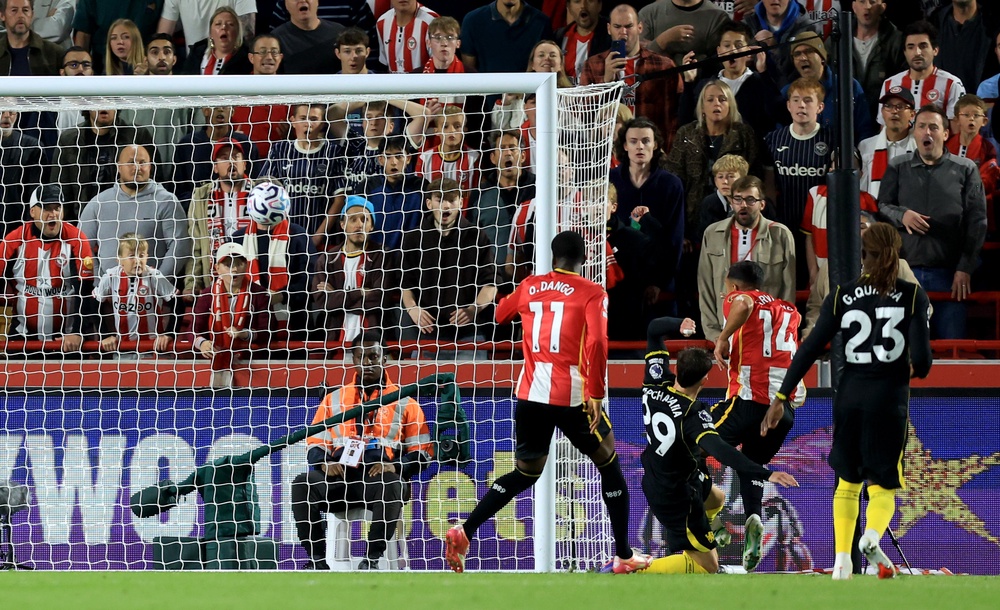 Fabio Carvalho, second right, wrapped up the three points in stoppage time (Nigel French/PA) (PA Wire)