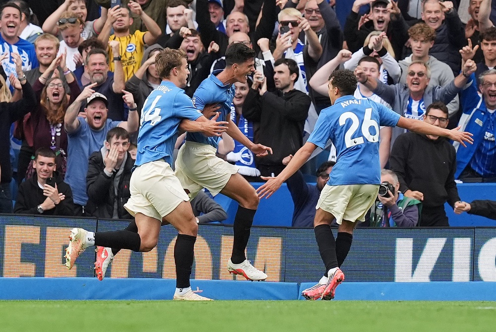 Chema Andres (centre) celebrates his side’s third (Gareth Fuller/PA)