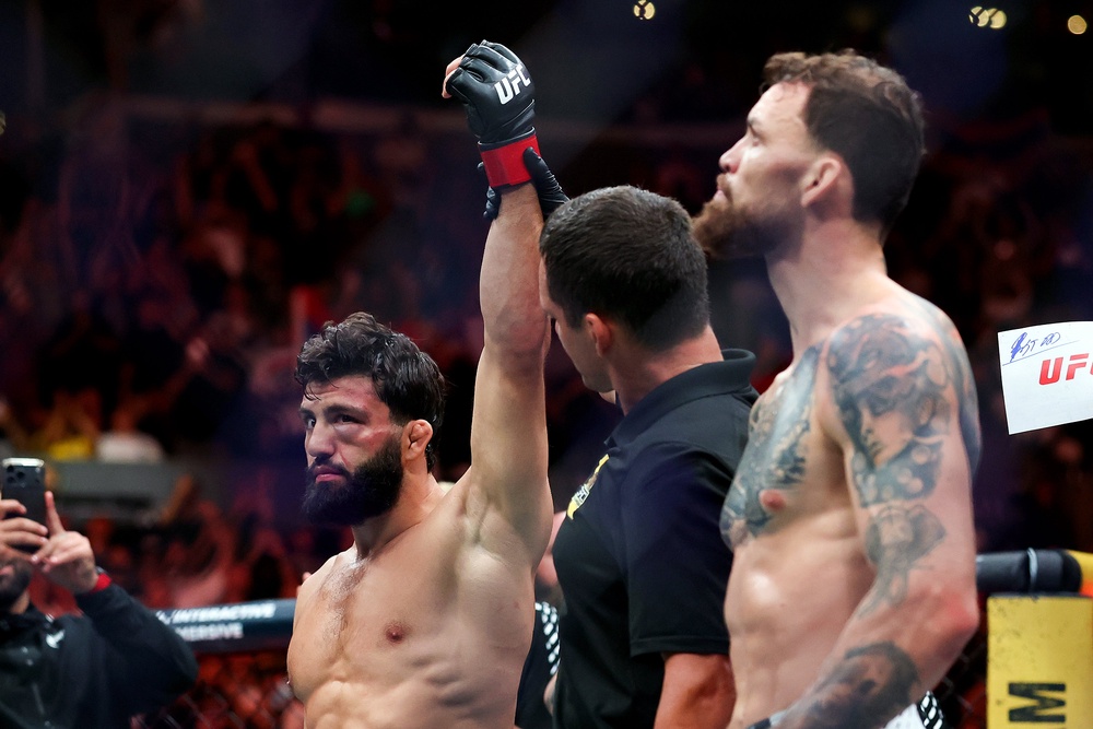 UFC lightweight contender Arman Tsarukyan (left) (Getty)