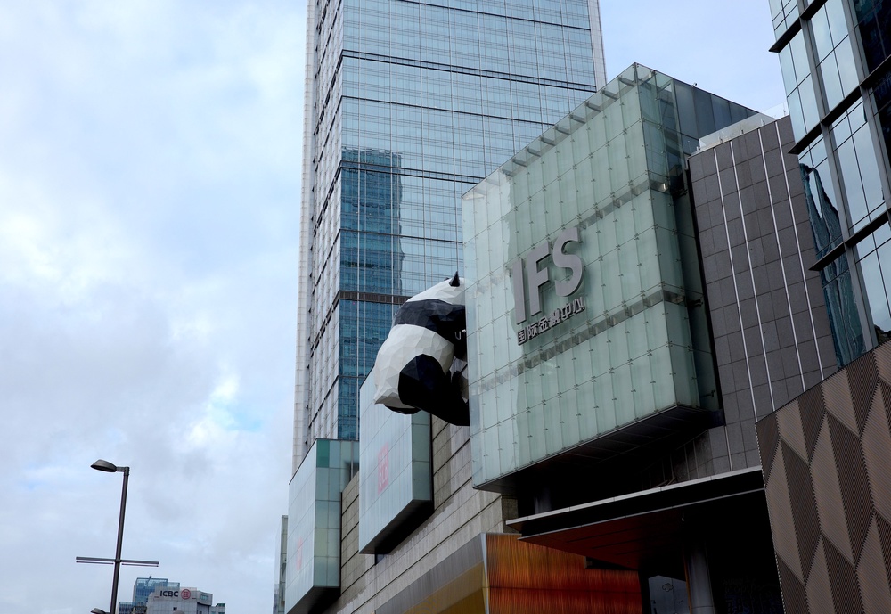 The panda sculpture at the Chengdu IFS Mall has become a popular photo stop for tourists (Venus Wong)