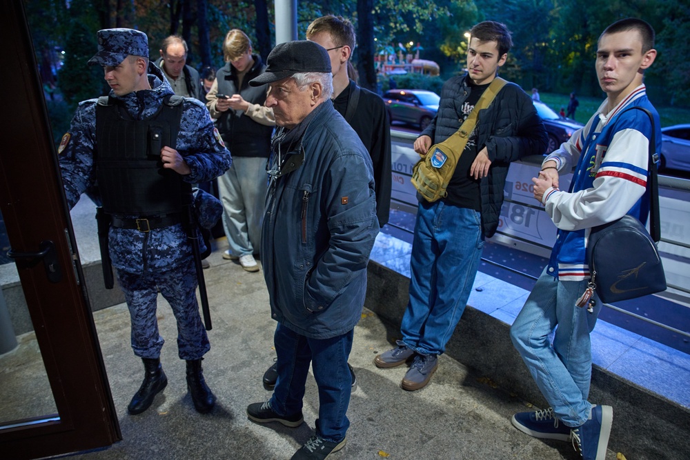 Voters line-up to cast ballots during the last day of the parliamentary election in Moscow, Russia, Sunday, 20 September 2026 (AP)