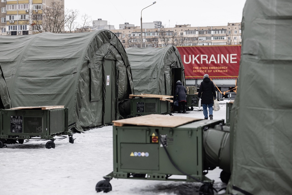 Residents visit emergency tents in the Troieshchyna district to warm themselves and receive hot meal in Kyiv, Ukraine on 30 January 2026 (AFP/Getty)