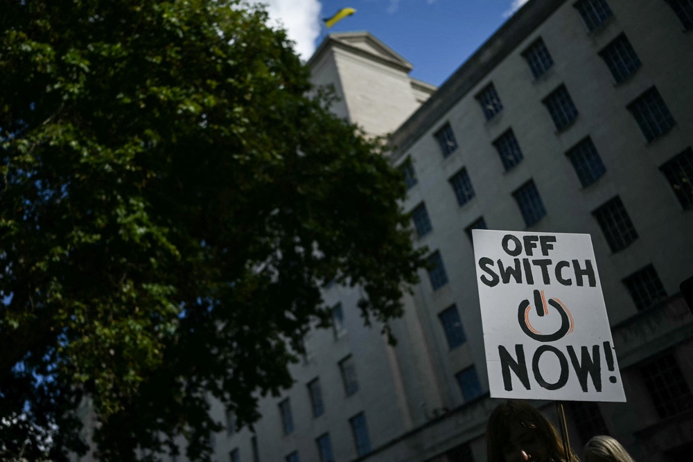 A placard during an 'emergency protest' by civic action group PauseAI UK outside Downing Street in central London on 16 September, 2026 (AFP/Getty)