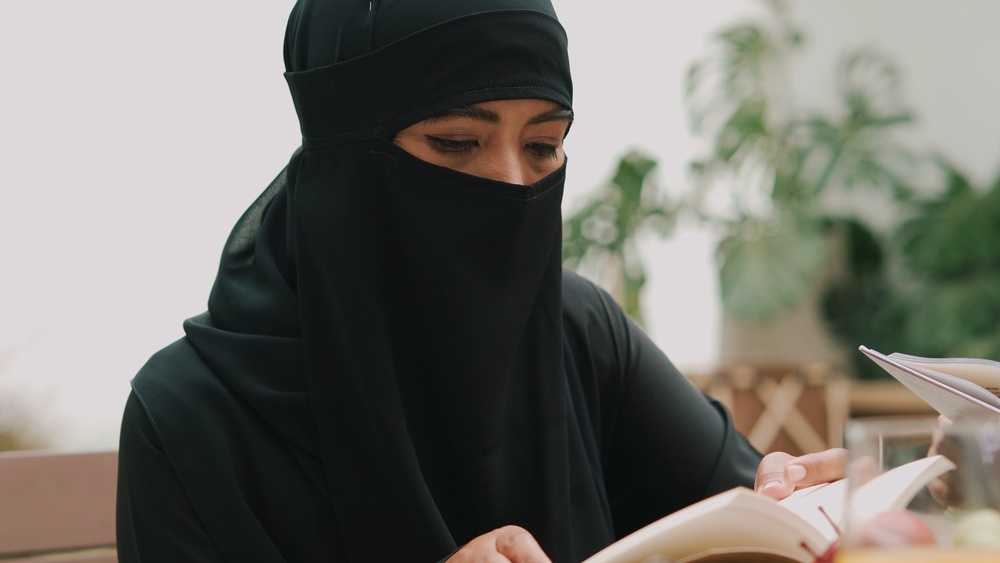 Meloni plans to ban the niqab in Italian schools, the veil worn by the most conservative Muslim women, in which, at most, only the eyes show. (Getty Images)