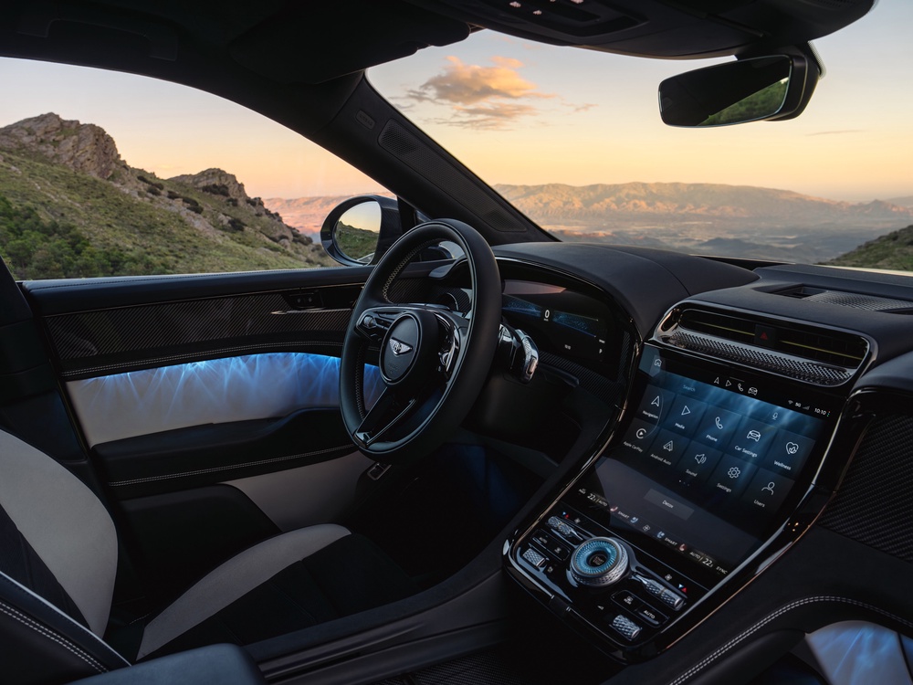 The interior of the Bentley Torcal is restrained in its use of screens. There's a curved infotainment screen, but traditionally-crafted buttons and knurled knobs (Bentley)