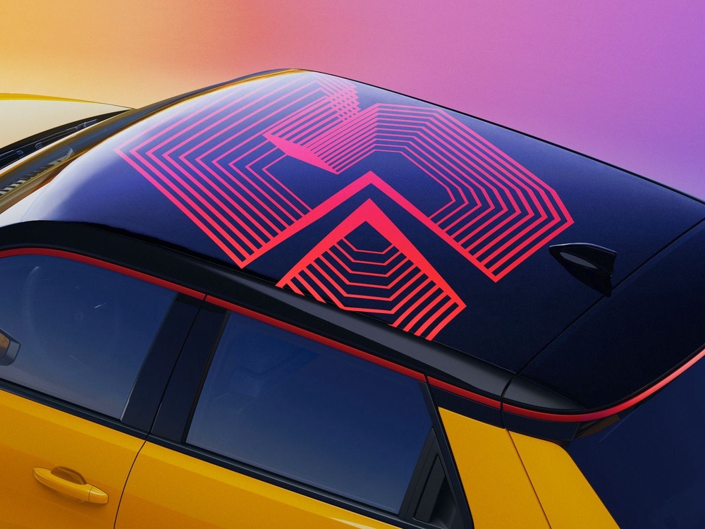 A new range of graphics will be available for Renault 5 buyers to personalise their cars (Renault)