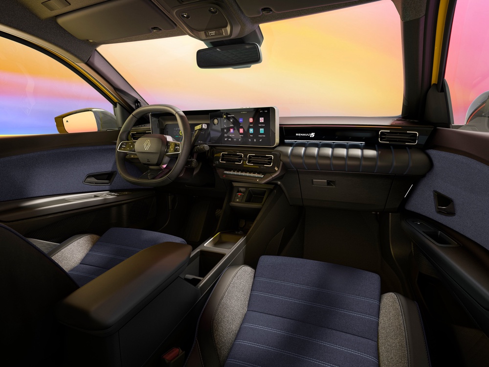 Google Gemini AI assistance joins the existing Google set-up in the Renault 5 (Renault)