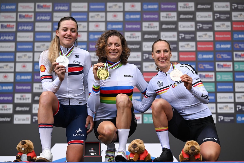 Zoe Backstedt (left) won silver for GB in the elite time trial and Aalia Clay bronze in the junior TT (Chris Auld/SWpix.com)