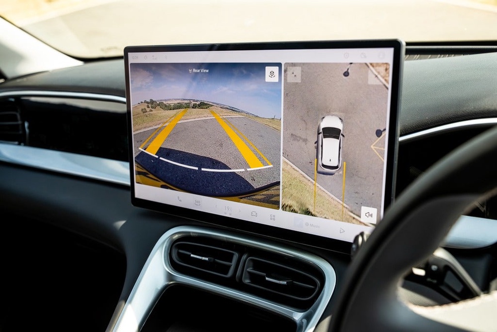 All Geely EX2 models get a decent size touchscreen that works well (Geely)