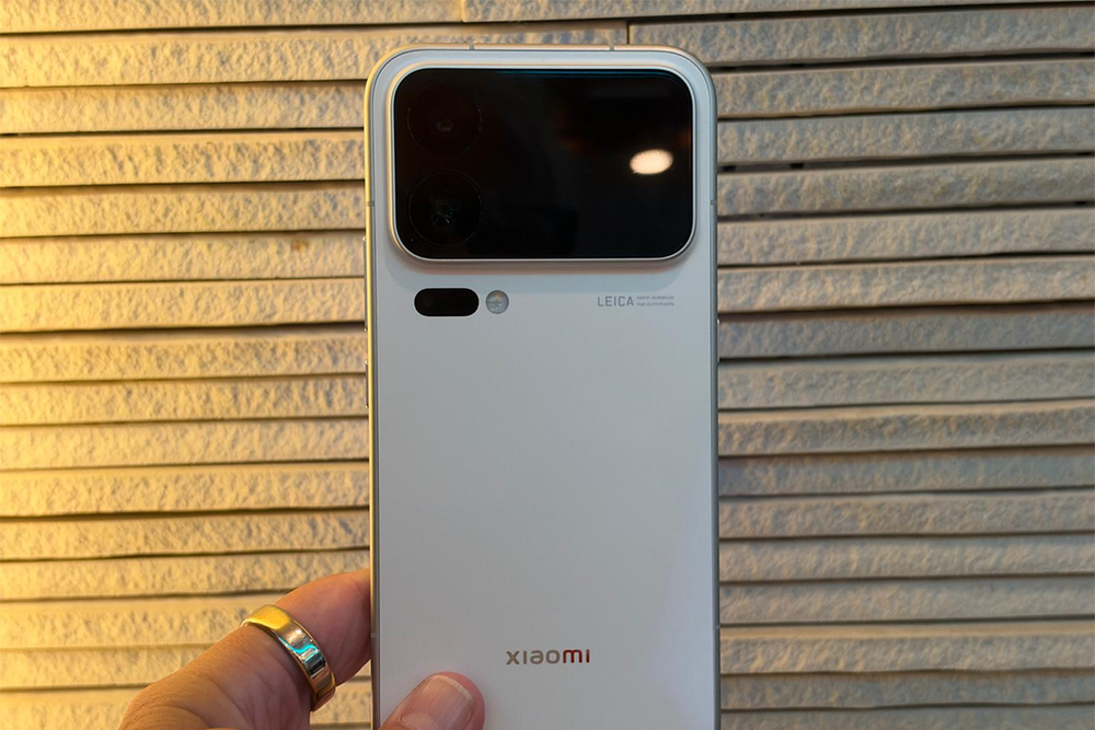 There are two 200MP rear cameras (The Independent)