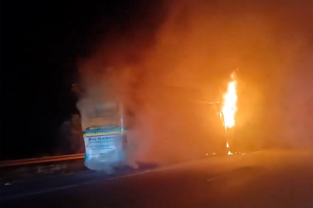 Driver and conductor fled the spot shortly after the bus on way to Mahoba caught fire (Social media)