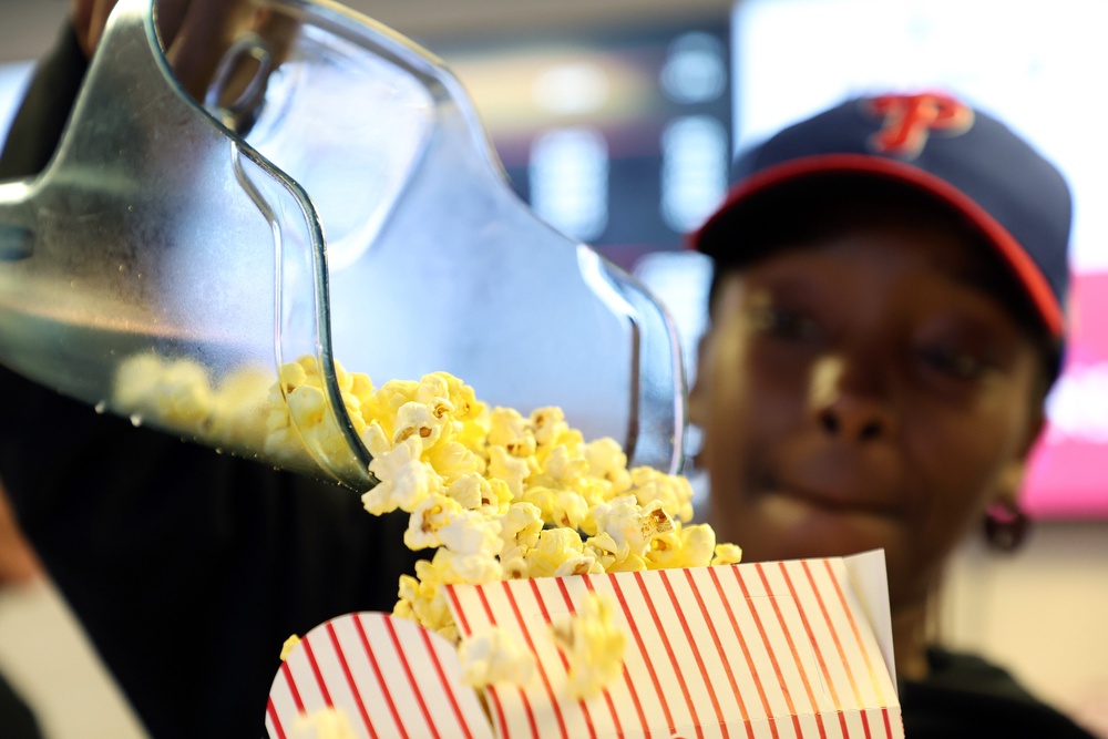 A package of popcorn for movie night has around five grams of fiber (Getty Images)