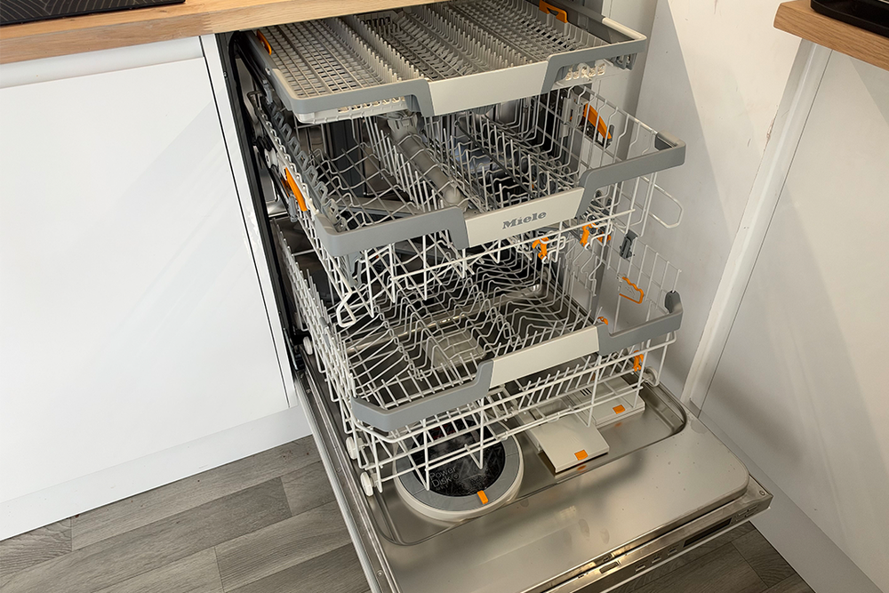 You can lower and raise the middle basket to accommodate large baking trays (Lucy Smith/The Independent)
