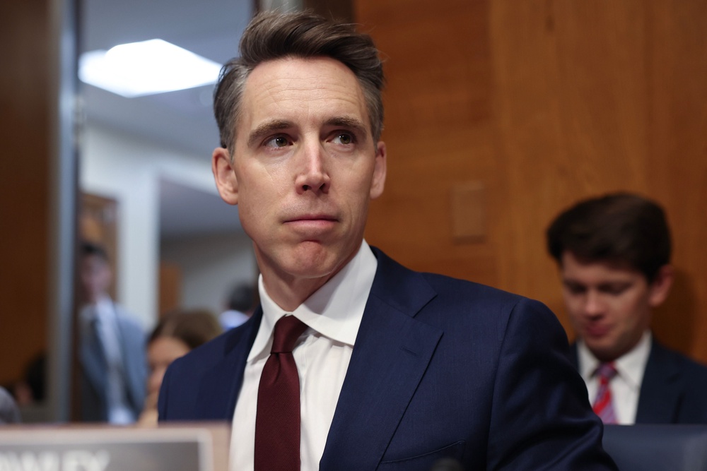 Sen. Josh Hawley (R-MO) had a muted response when asked about Trump rolling out the red carpet for Xi Jinping (Getty)