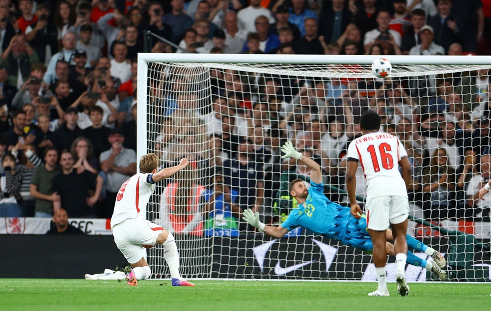 Harry Kane's wide penalty meant England missed the chance to take a 3-1 lead in the match (Reuters)