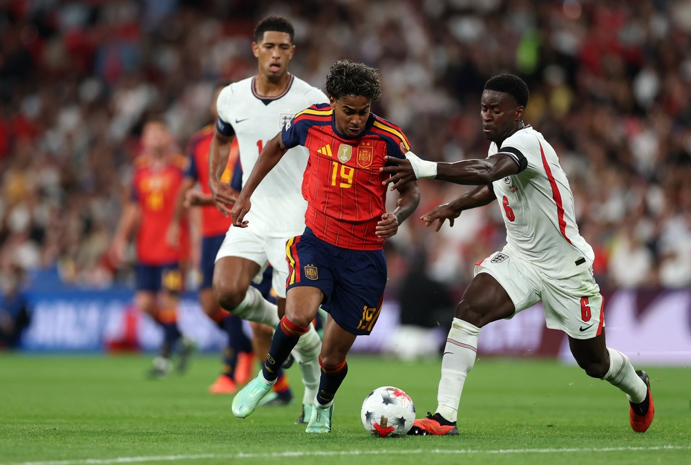 Lamine Yamal of Spain takes on Marc Guehi of England (Getty)