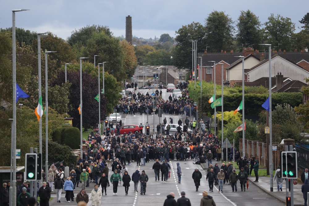 Crowds on Garvaghy Road in Portadown (PA)