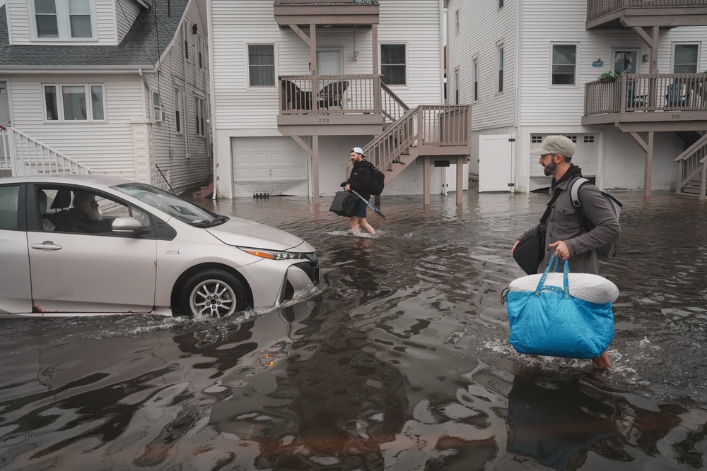 Two people leave a rental home with their belongings after a planned bachelor party was rained-out due to a nor'easter storm, on September 27, 2026 in North Wildwood, New Jersey (Getty)