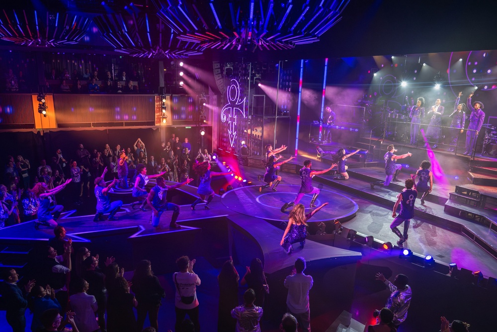 Passengers can enjoy a range of shows on cruise ships (Norwegian Cruise Line)