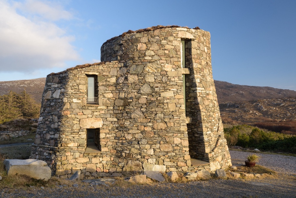 The Broch is a luxury self-catering property on the secluded Isle of Harris (Coolstays)